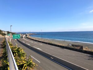 西湘バイパスと照ヶ崎海岸